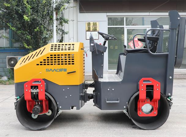小型<font color='red'><font color='red'>壓路機(jī)</font></font>停放時(shí)，方向